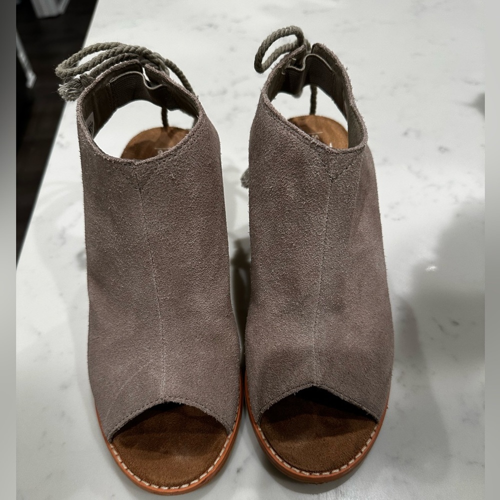 Toms Desert Taupe Suede Women's Elba Booties - Size 6